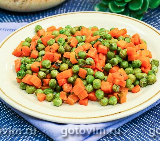 Гарнир из моркови с зеленым горошком