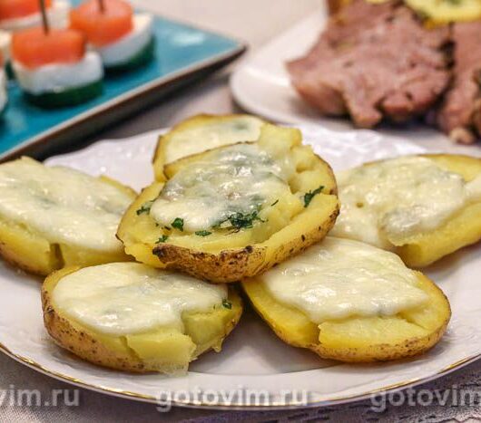 Мятая картошка в духовке с зеленью и моцареллой