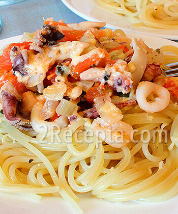 Спагетти с морепродуктами и томатами - пошаговый рецепт с фото