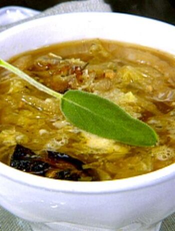 Наваристый овощной суп с тыквой и шалфеем