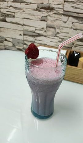 Молочный коктейль с клубникой