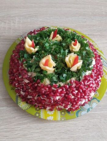 Слоеный салат с ветчиной «Новогодние свечи»