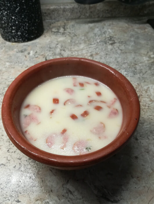 Сырный суп с охотничьими колбасками