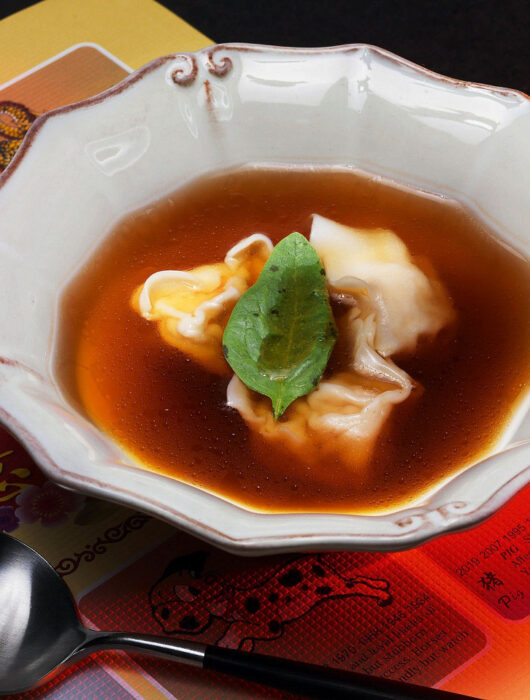 Китайский суп с вонтонами